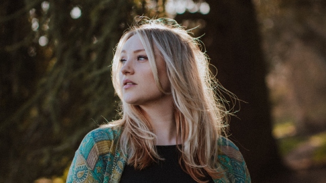 CLUB ROOM: Dolly Mavies